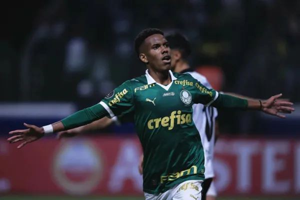 
				
					Chelsea tem acerto verbal para contratar Estevão, joia do Palmeiras
				
				