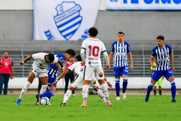 
				
					Com dois gols de pênalti, CSA e Botafogo-PB ficam no empate: 1x1
				
				