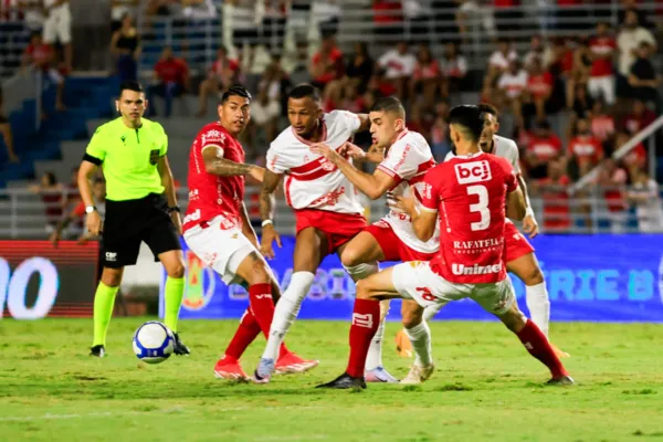 

					Com gol de Anselmo Ramon, CRB vence Vila Nova no Rei Pelé pela Série B

				