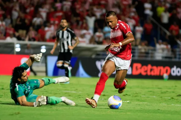 <br /> <br />Com gol no finalzinho, CRB vence o Ceará no jogo de ida: 1 a 0<br /><br />