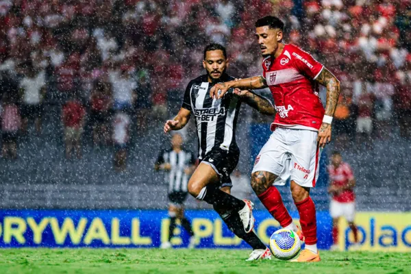 
				
					Com gol no finalzinho, CRB vence o Ceará no jogo de ida: 1 a 0
				
				