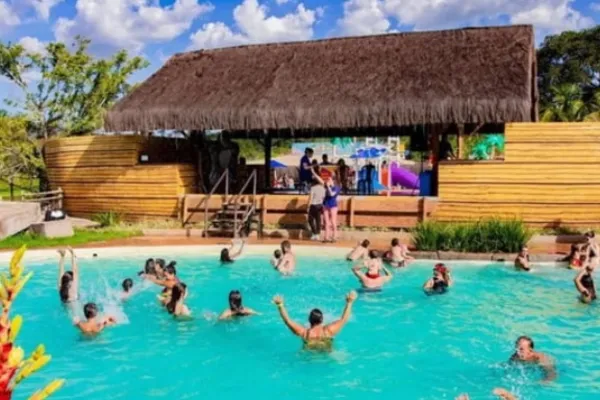 
				
					Criança de 4 anos morre afogada em parque aquático de Goiás
				
				