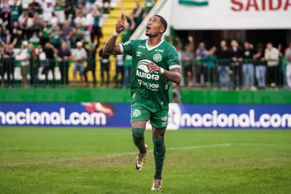 
				
					Em busca da 1 vitria, CRB enfrenta a Chapecoense no Rei Pel
				
				