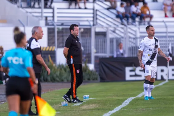 Em jogo de três pênaltis, CRB perde para a Ponte Preta na Série B: 4x2