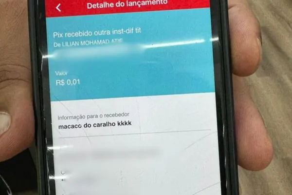 
				
					Empresária stalker envia Pix de R$ 0,01 com ataque racista a personal
				
				
