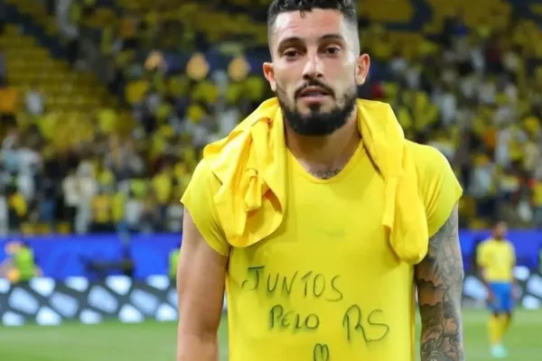 
				
					Ex-Grêmio e Juventude, Alex Telles faz campanha em prol de vítimas no RS
				
				