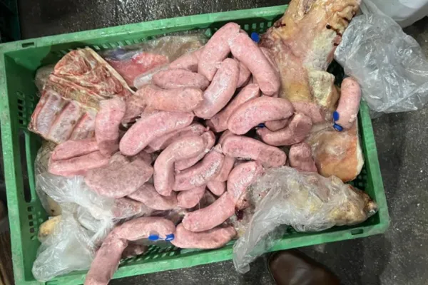 
				
					Fiscais apreendem 450 kg de carnes estragadas em mercadinho
				
				