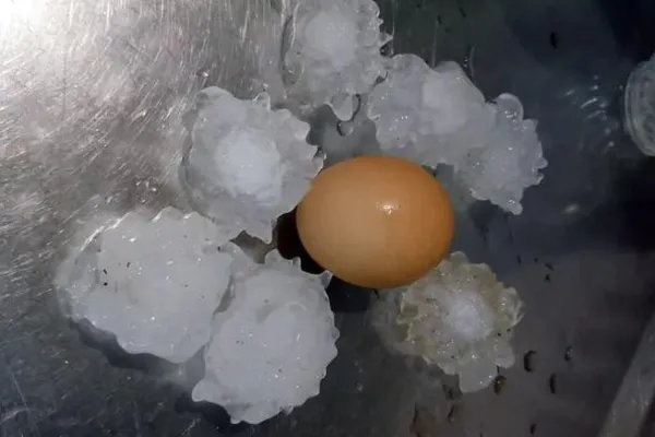 
				
					Granizo do tamanho de um ovo é registrado em tempestades no RS
				
				