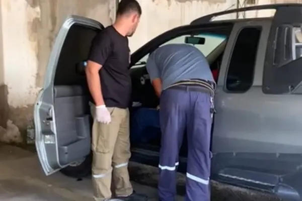 
				
					Idoso é encontrado morto dentro de veículo com mais de R$ 5 mil
				
				
