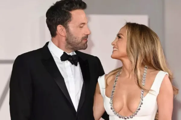 
				
					Jennifer Lopez e Ben Affleck estão se separando, afirma revista
				
				