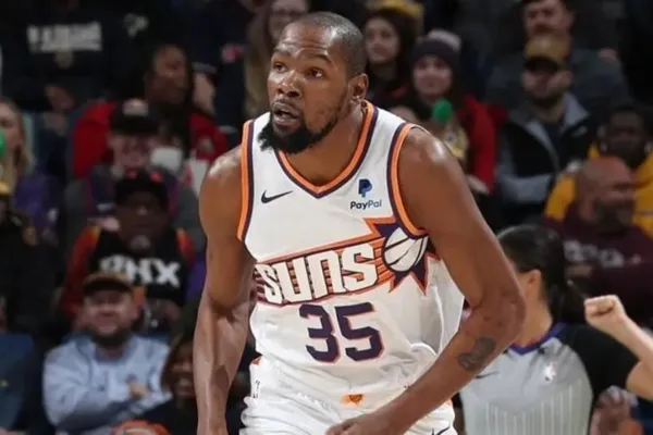 
				
					Kevin Durant estuda deixar Suns e ir para outra franquia da NBA
				
				