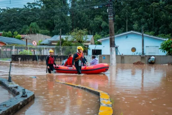 
				
					Lira faz convocação para analisar PEC que reserva emendas para o combate a desastres naturais
				
				