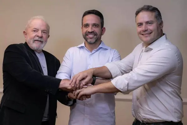 
				
					Lula deve reunir, no mesmo palco em AL, Paulo, JHC, Renan e Lira
				
				
