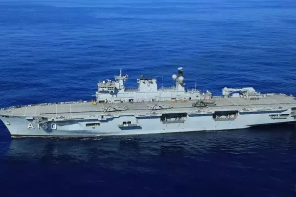 
				
					Marinha envia maior navio de guerra da América Latina para ajudar RS
				
				
