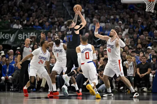 
				
					Mavericks vencem Clippers e estão na semifinal da Conferência Oeste
				
				