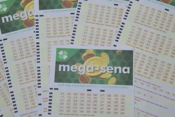 
				
					Mega-Sena: ninguém acerta dezenas, e prêmio sobe para R$ 40 milhões
				
				