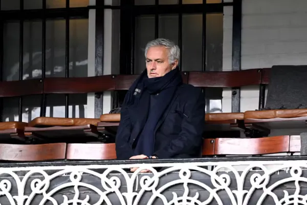 
				
					Mourinho se diz arrependido após recusar Portugal para ficar na Roma
				
				