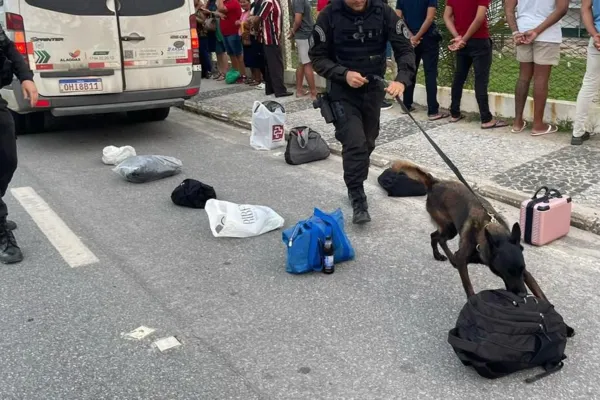 
				
					Operao Nrke 2 aborda cerca de 200 veculos, prende 2 e apreende drogas
				
				