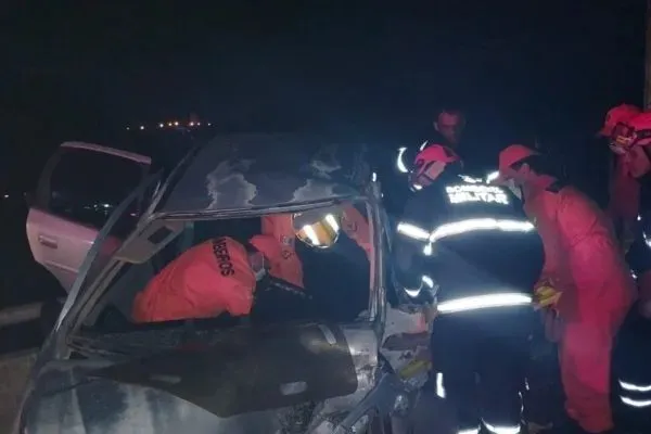 
				
					Polícia começa a investigar acidente em Satuba após motorista fazer 'zigue-zague'
				
				