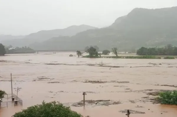 
				
					Sobe para 13 o número de mortos no Rio Grande do Sul após temporal
				
				