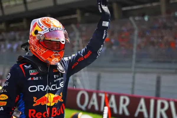 
				
					Verstappen vence duelo contra McLaren e leva corrida sprint do GP da Áustria de F1
				
				