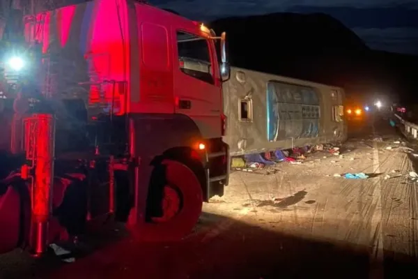 
				
					Vídeo mostra ônibus tombado que causou morte de alagoana em MG
				
				