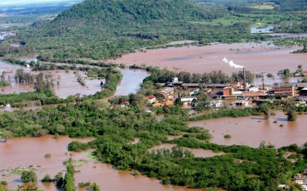 Governador alerta moradores de Canela e Gramado para saírem de casa