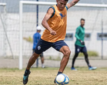 CSA rescinde com lateral-direito Lucas Marques