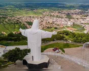 Homem agride mãe, destrói utensílios e é amarrado com cordas em Palmeira