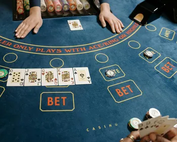 Mergulhe no mundo do Baccarat Online: sua jornada para a diversão e grandes lucros