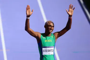 
			
				Alison e Matheus Lima avançam às semis dos 400m com barreiras
			
			
