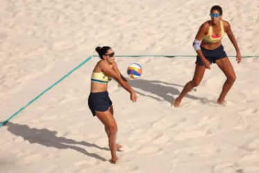 
			
				Ana Patrícia e Duda batem australianas e vão à final no vôlei de praia
			
			