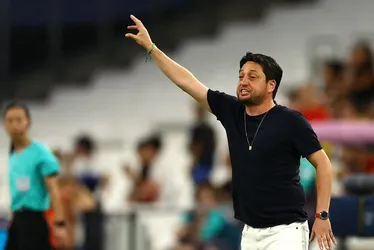 
				Arthur Elias está a um passo de cumprir promessa às jogadoras
			
			