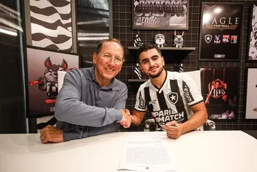 
			
				Botafogo anuncia a contratação do meia francês El Arouch
			
			