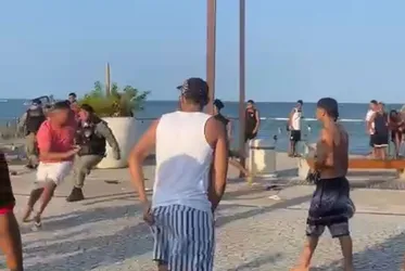 
			
				Briga entre torcedores gera confusão e causa queda de PM no Marco dos Corais
			
			
