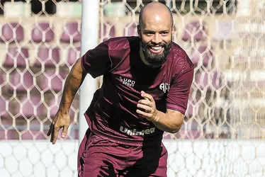 
				CSA acerta contratação do meia Álvaro para reta final da Série C
			
			