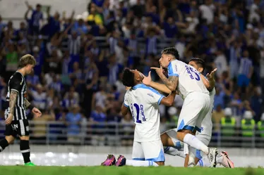 
			
				CSA vence Figueirense e deixa a zona de rebaixamento da Série C: 3 a 1
			
			