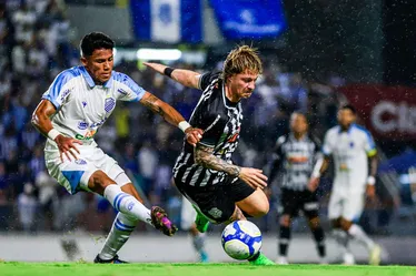 
			
				CSA vence Figueirense e deixa a zona de rebaixamento da Série C: 3 a 1
			
			