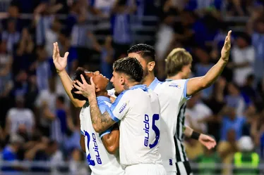 
			
				CSA vence Figueirense e deixa a zona de rebaixamento da Série C: 3 a 1
			
			