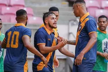 
				CSE perde para o Retrô e é eliminado da Série D por um gol de saldo
			
			