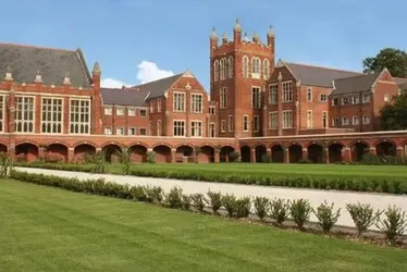 
			
				Castelo de luxo quer serviu de cenário para Harry Potter está à venda
			
			