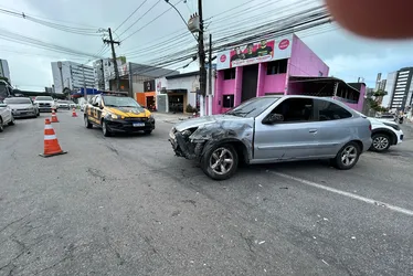 
			
				Colisão envolvendo carro da Polícia Civil deixa quatro feridos em Maceió
			
			
