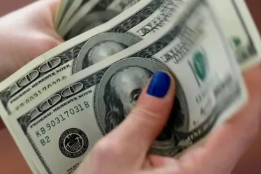 
			
				Com desistência de Joe Biden, dólar fecha em baixa e vai a R$ 5,56
			
			