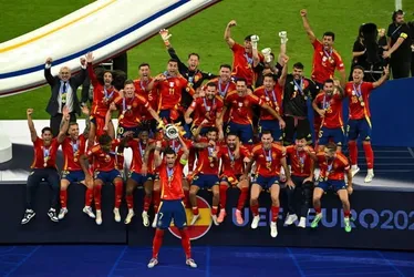 
			
				Com seis jogadores da Espanha, Uefa divulga seleção dos melhores jogadores da Eurocopa
			
			