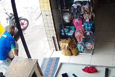
			
				Comerciante salva criança de 10 anos de engasgo em Rio Largo; vídeo!
			
			