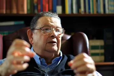 
				Ex-ministro Delfim Netto morre aos 96 anos
			
			
