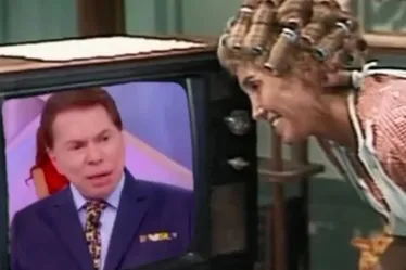 
				Dona Florinda homenageia Silvio Santos e faz pedido especial; veja!
			
			
