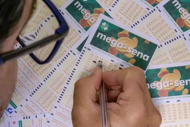 
			
				Duas apostas acertam seis números da Mega-Sena e ganham quase R$ 15 mi
			
			