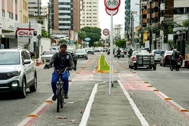 
			
				Estacionar na Avenida Sandoval Arroxelas será proibido a partir desta segunda-feira (5)
			
			