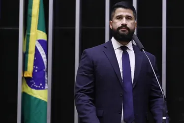 
				Fábio Costa pede esclarecimento sobre apreensão de fuzil e diz que apoia trabalho da polícia
			
			
